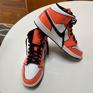 Air Jordan 1 mid se
